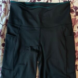 NWOT black Cotopaxi legging/biker shorts SMALL